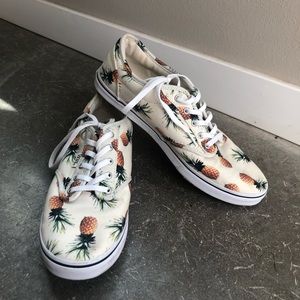 Pineapple vans